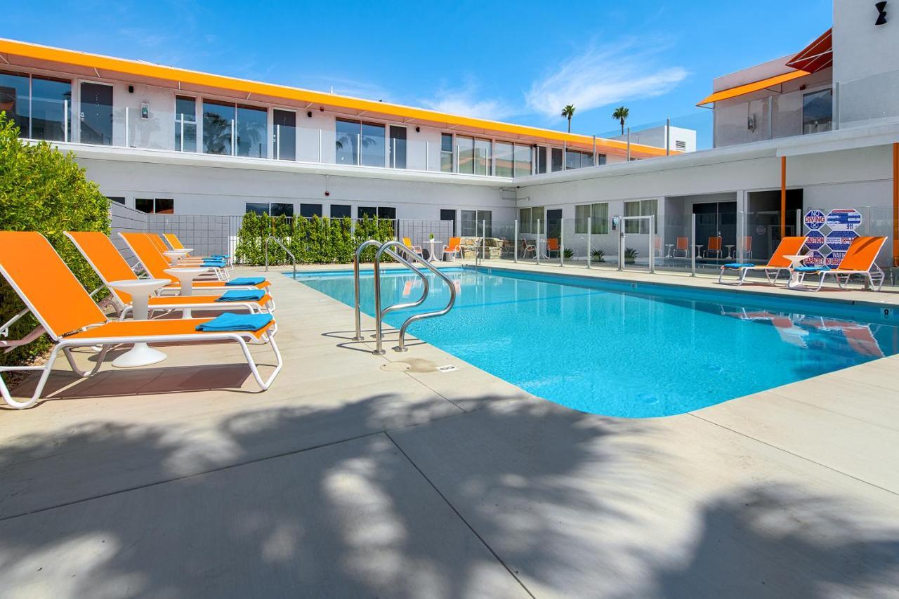 The Twist Palm Springs Hotel Екстериор снимка