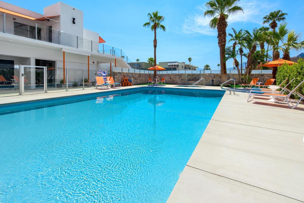 The Twist Palm Springs Hotel Екстериор снимка